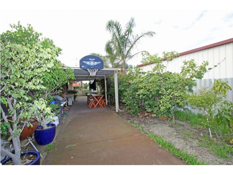 1/8 Napier Close, Halls Head WA 6210