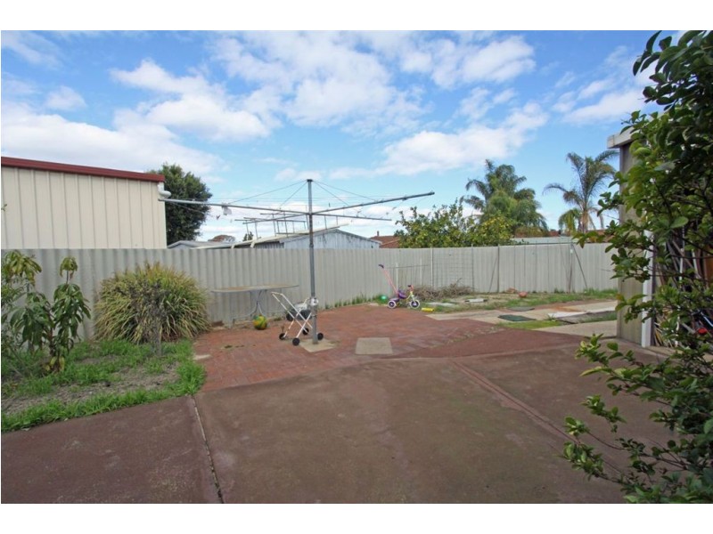 1/8 Napier Close, Halls Head WA 6210