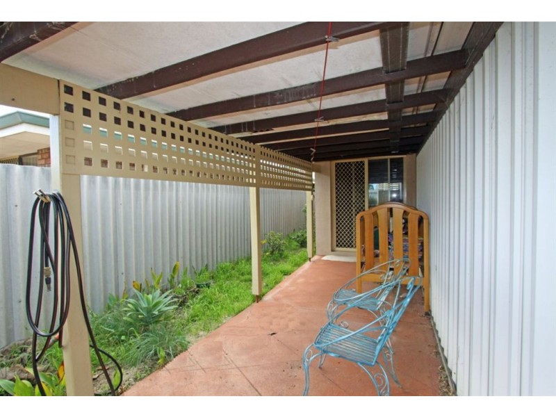 1/8 Napier Close, Halls Head WA 6210