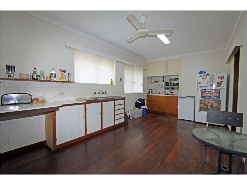 20 Leighton Road East, Halls Head WA 6210