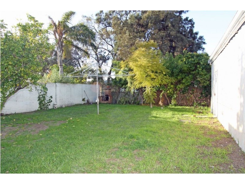 20 Leighton Road East, Halls Head WA 6210