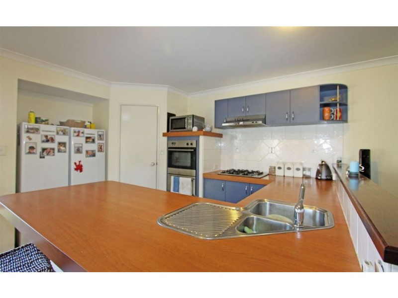 8 Discovery Cove, Halls Head WA 6210
