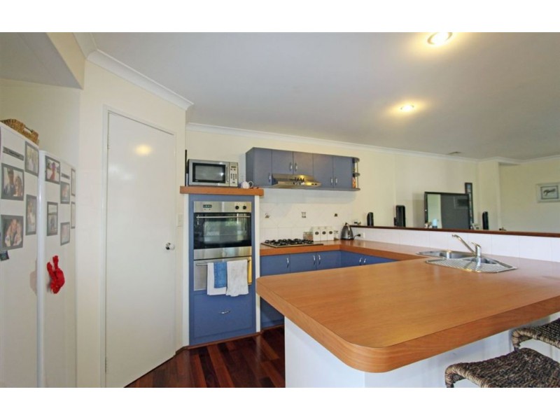 8 Discovery Cove, Halls Head WA 6210