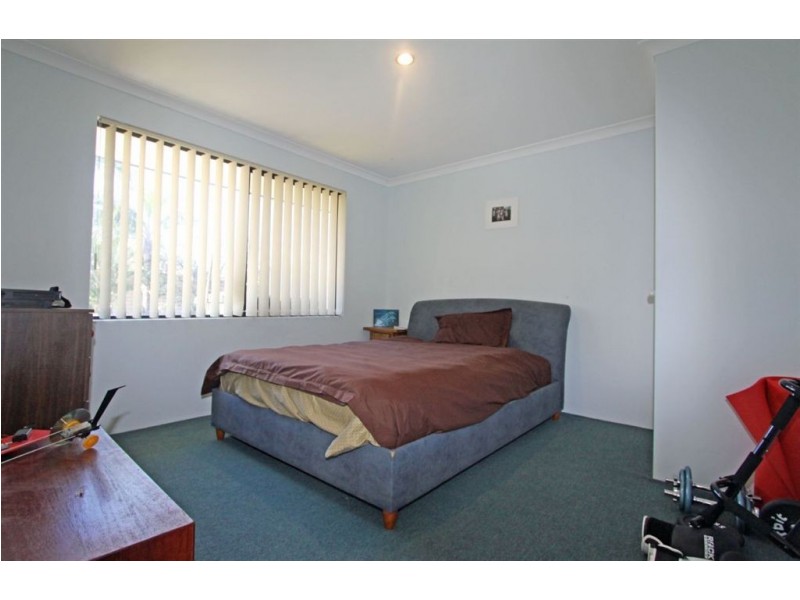 8 Discovery Cove, Halls Head WA 6210