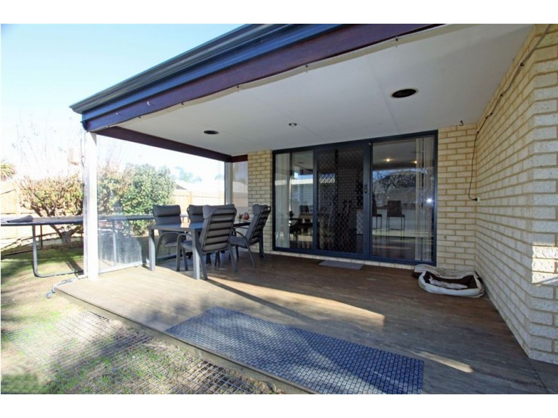 8 Discovery Cove, Halls Head WA 6210