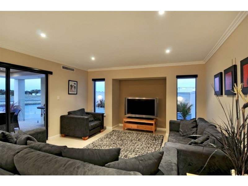 24 Twilight Court, Dudley Park WA 6210