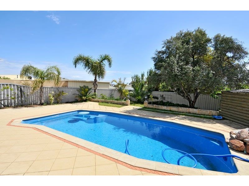 16 Seawind Drive, Silver Sands WA 6210