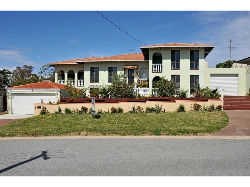 1 Sussex Place, Halls Head WA 6210