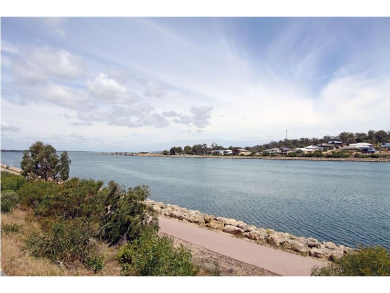 12 Spoonbill Retreat, Wannanup WA 6210