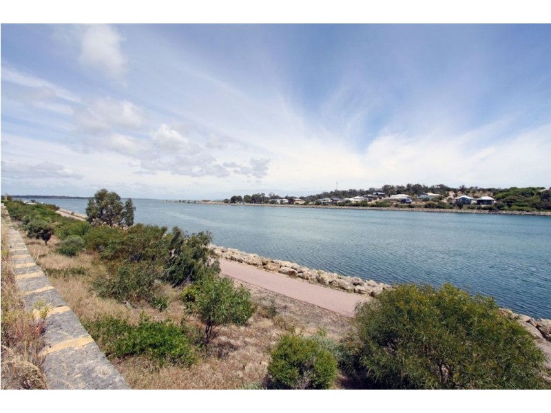 12 Spoonbill Retreat, Wannanup WA 6210