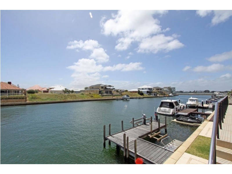 46 Brindabella Crescent, Halls Head WA 6210