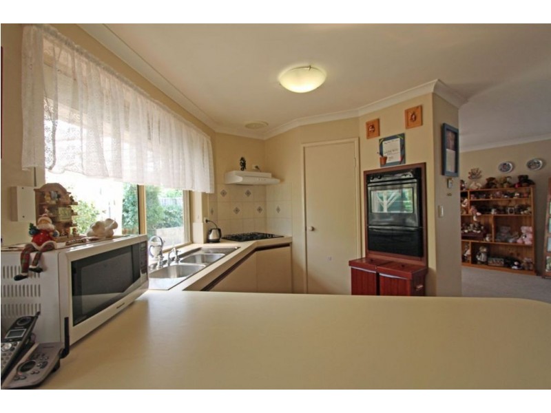 4 Oxford Close, Dudley Park WA 6210