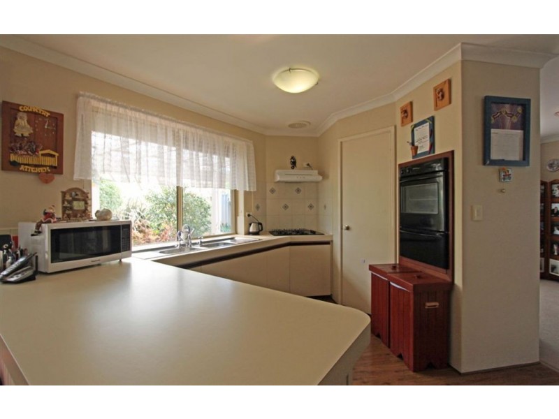 4 Oxford Close, Dudley Park WA 6210