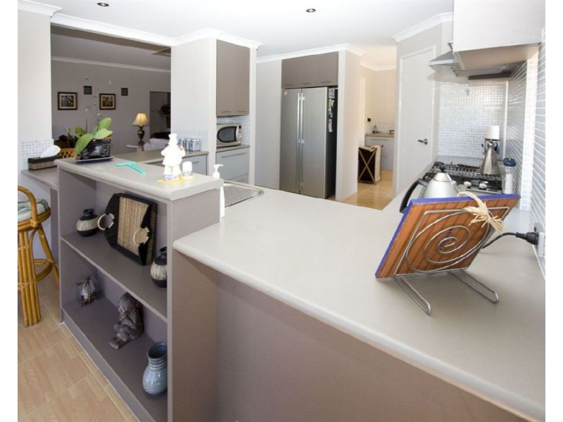 24 Gael Place, Dudley Park WA 6210