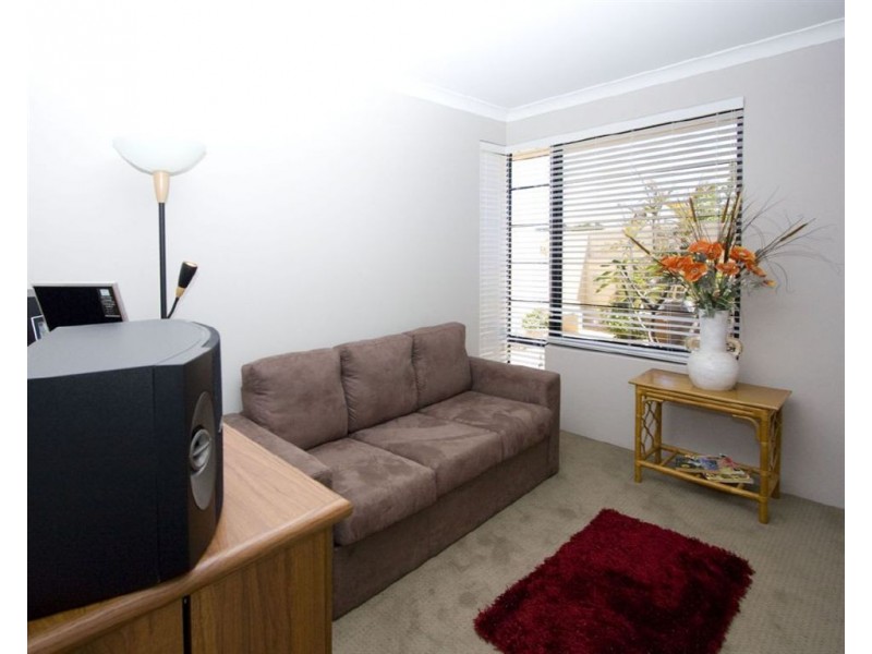 24 Gael Place, Dudley Park WA 6210