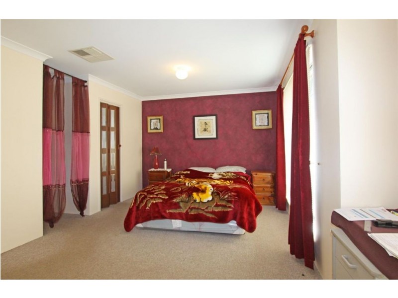 16 Lambourne Place, Halls Head WA 6210