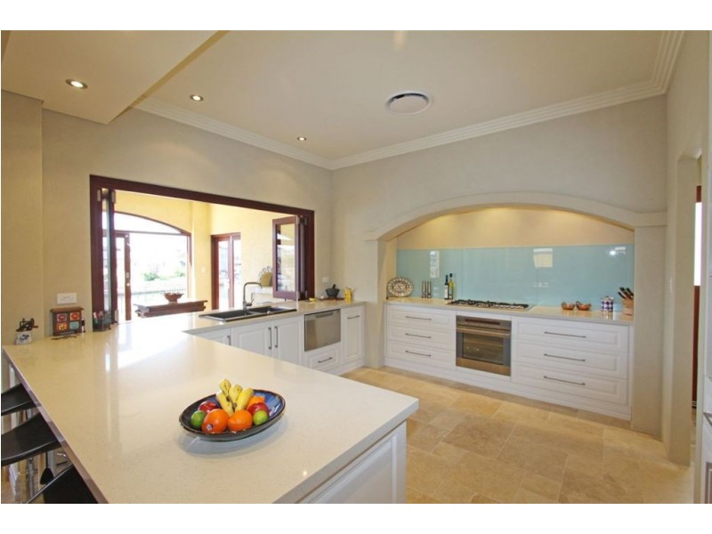 17 Leisure Way, Halls Head WA 6210