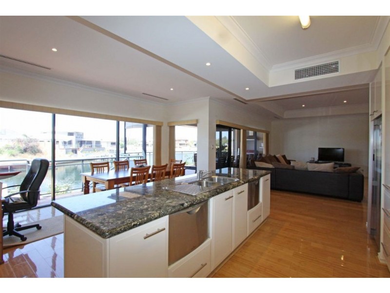 28 Ragamuffin Point, Halls Head WA 6210