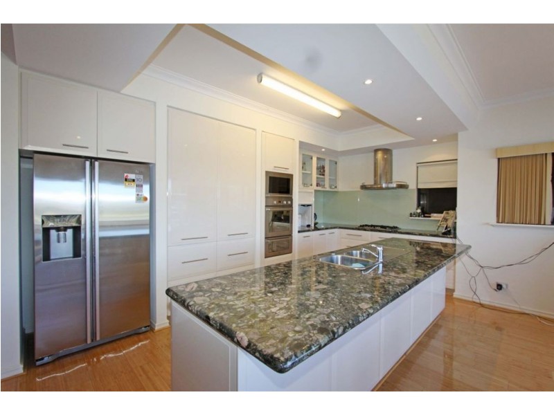 28 Ragamuffin Point, Halls Head WA 6210