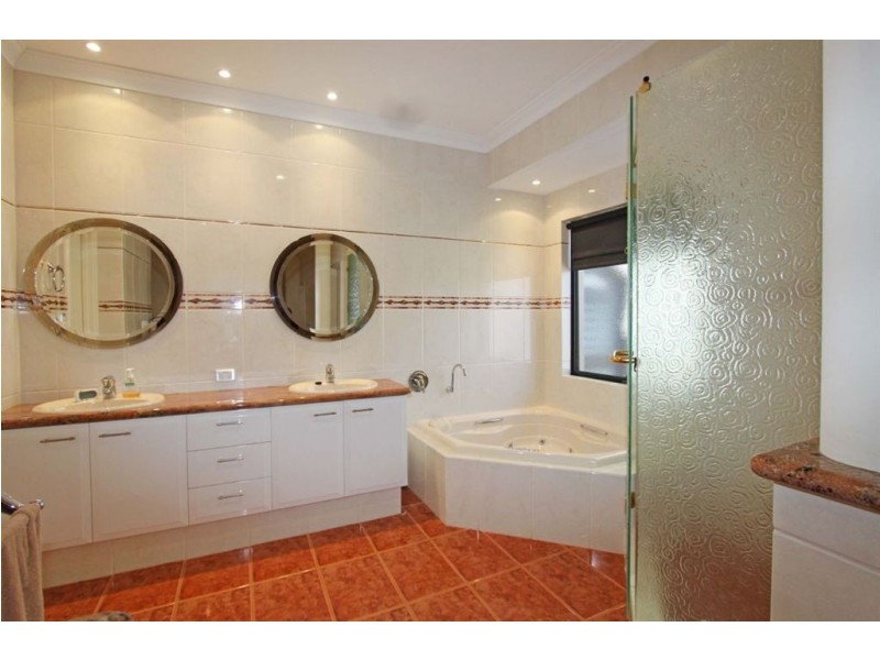 28 Ragamuffin Point, Halls Head WA 6210