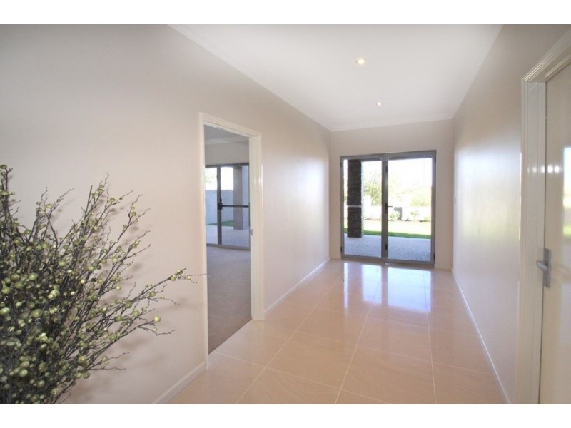 16 Southport Boulevard, Wannanup WA 6210