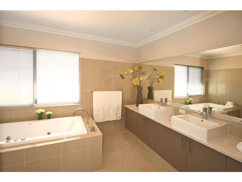 16 Southport Boulevard, Wannanup WA 6210