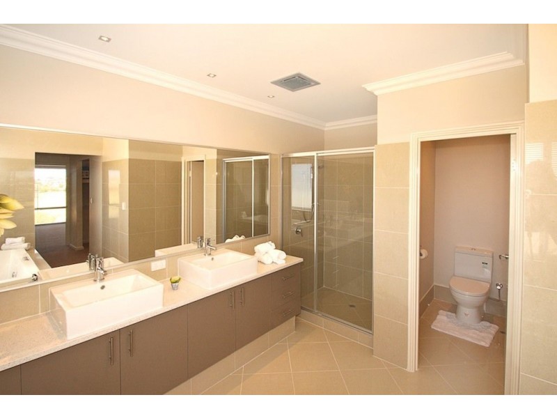 16 Southport Boulevard, Wannanup WA 6210