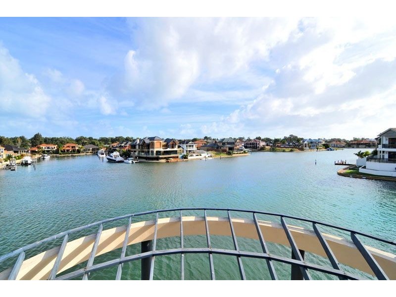 8 Finistere Island Retreat, Halls Head WA 6210