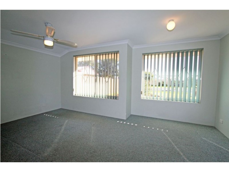 127 Peelwood Parade, Halls Head WA 6210