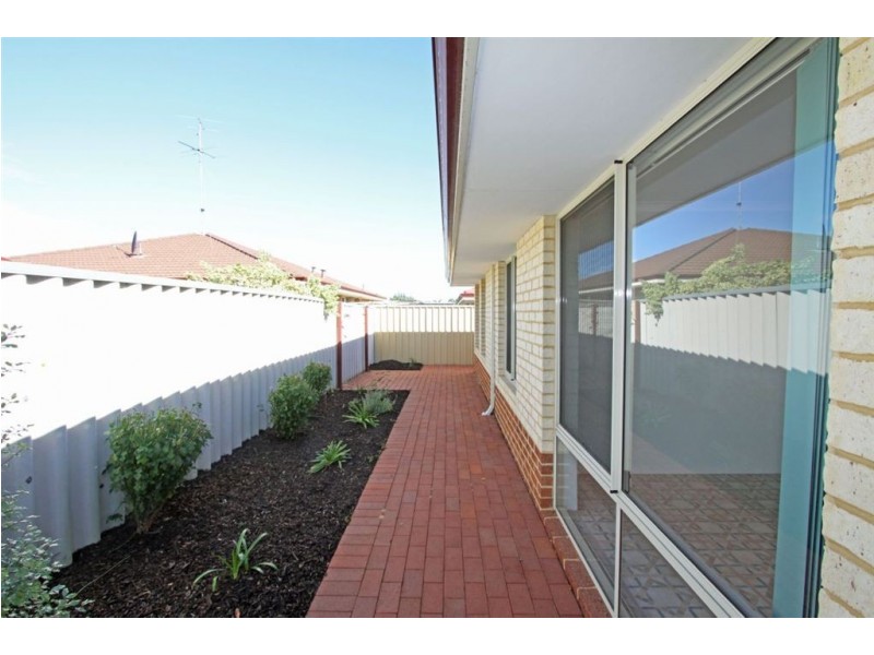127 Peelwood Parade, Halls Head WA 6210