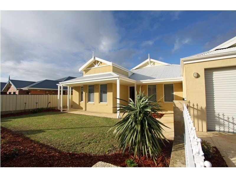 10 Tamar Break, Madora Bay WA 6210