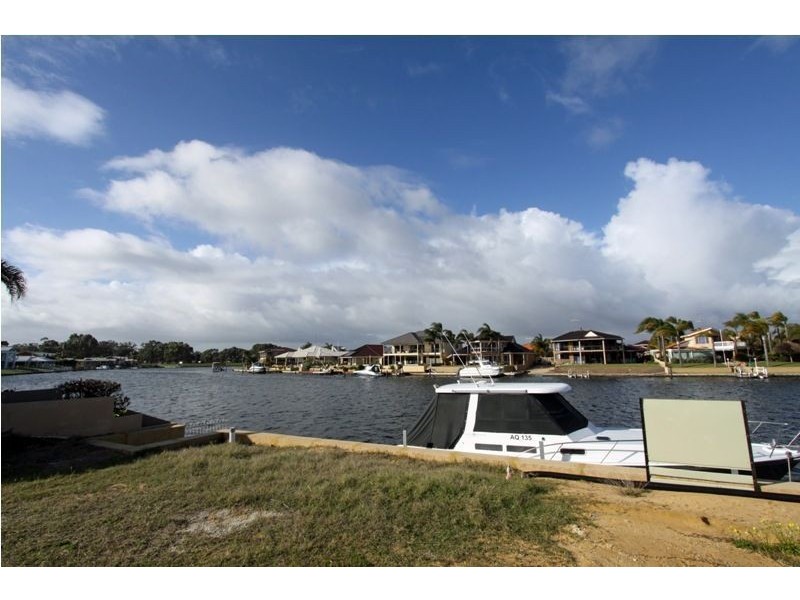 2 Fitzroy Close, Dudley Park WA 6210