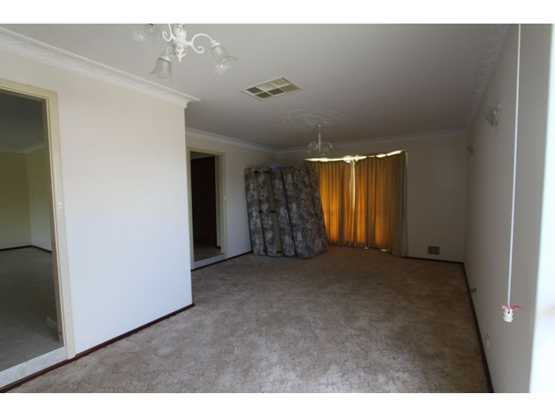 33 Peelwood Parade, Halls Head WA 6210