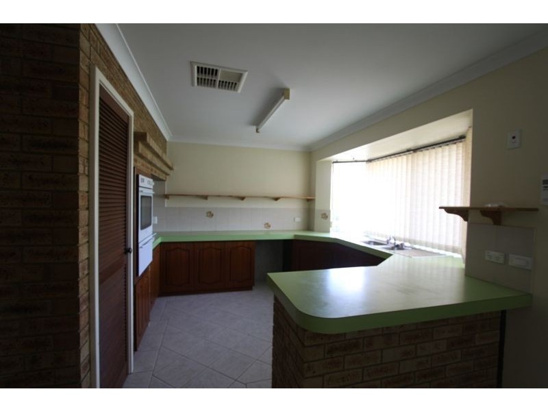 33 Peelwood Parade, Halls Head WA 6210