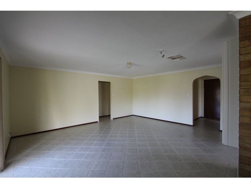 33 Peelwood Parade, Halls Head WA 6210