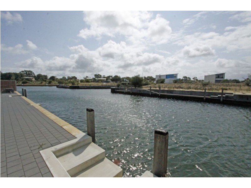42 Estuary Place, Wannanup WA 6210
