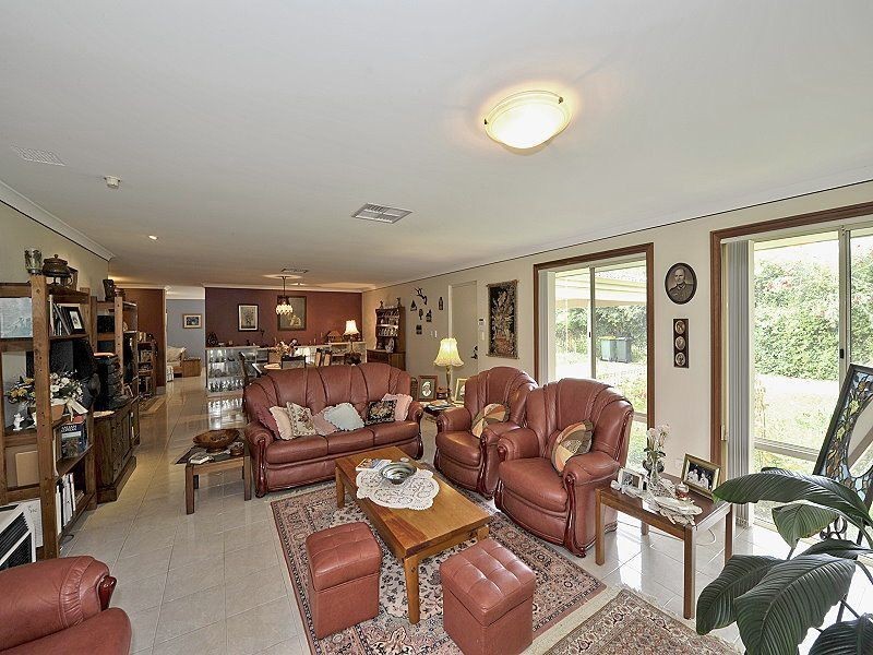 3 Redhill Place, Greenfields WA 6210