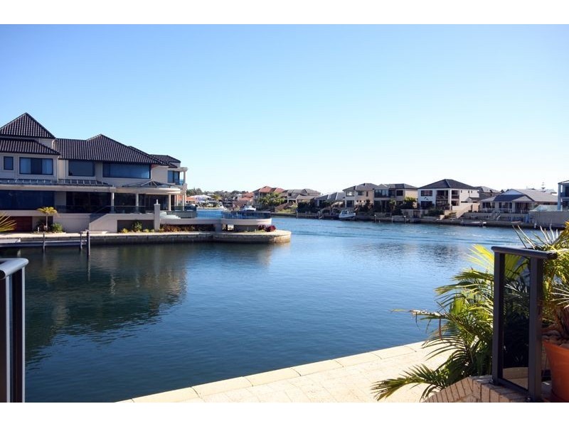 60 Aztec Island Retreat, Halls Head WA 6210
