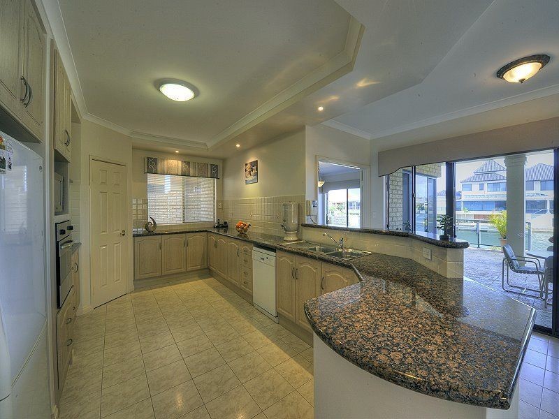 60 Aztec Island Retreat, Halls Head WA 6210