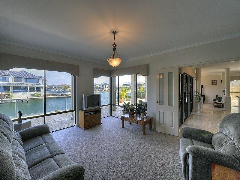 60 Aztec Island Retreat, Halls Head WA 6210