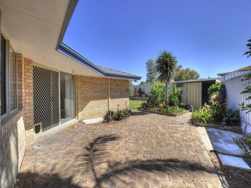 27a Muntries Place, Halls Head WA 6210