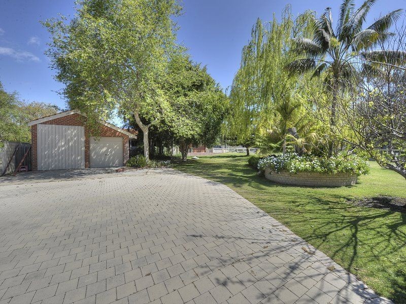 6 Kingscote Place, Greenfields WA 6210