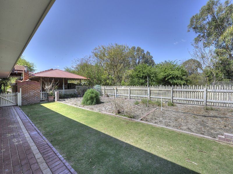 6 Kingscote Place, Greenfields WA 6210