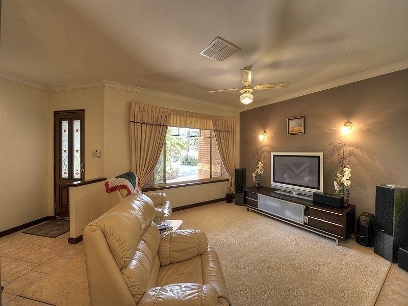 6 Kingscote Place, Greenfields WA 6210