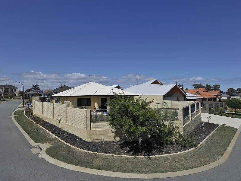 10 Bookleaf Loop, Halls Head WA 6210