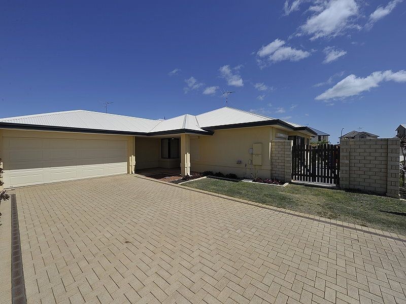 10 Bookleaf Loop, Halls Head WA 6210