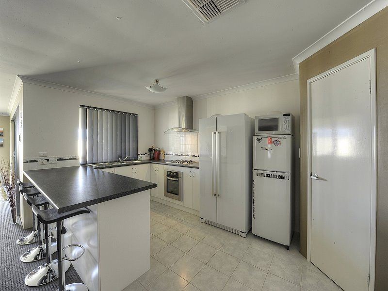 20 Tandure Way, Lakelands WA 6180