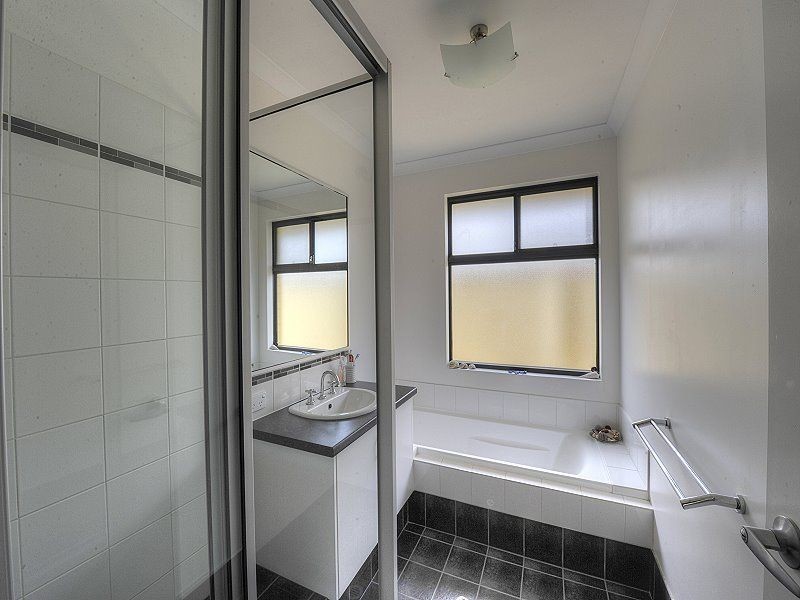 20 Tandure Way, Lakelands WA 6180