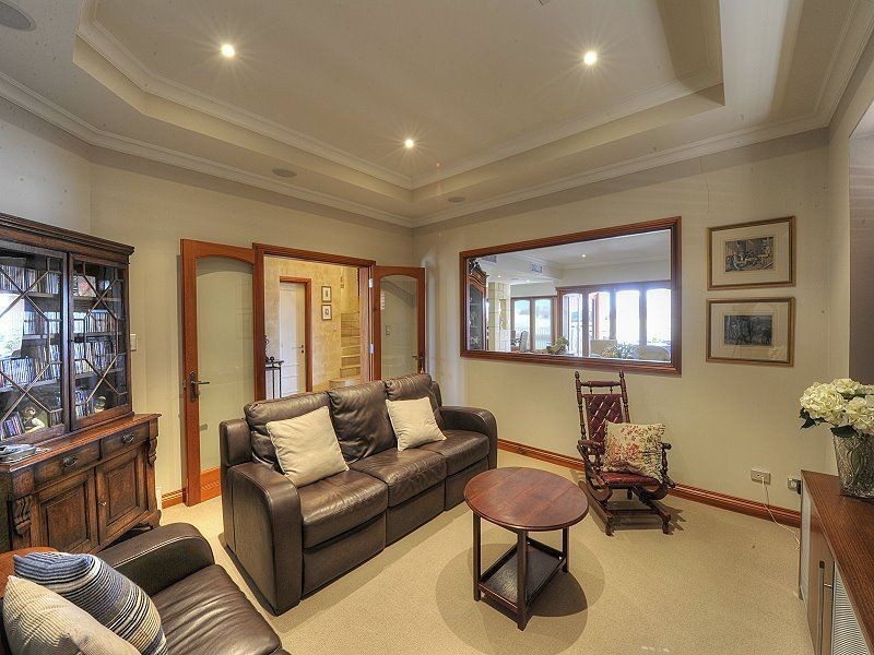 48 Aztec Island Retreat, Halls Head WA 6210