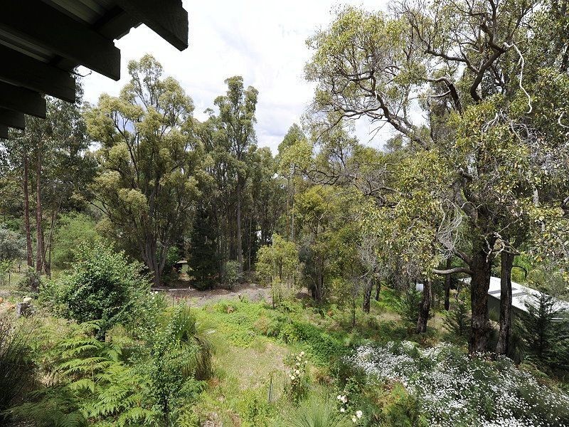209 Holyoake Road, Dwellingup WA 6213